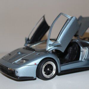 Lamborghini Diablo GT Blue SIlver 1:18 Diecast Model Car by Motormax Vintage